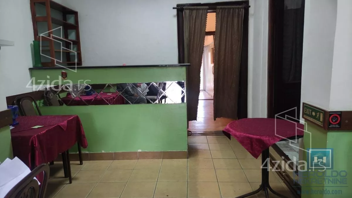 Poslovna zgrada | 4zida