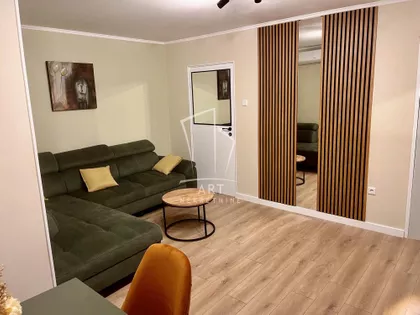 Ustanička | 4zida.rs