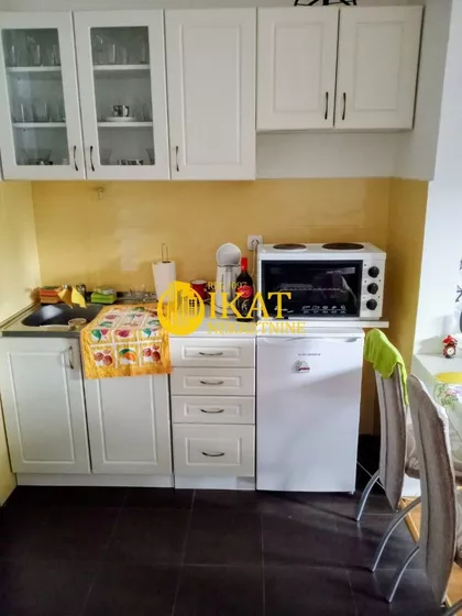 Crvenih Božura | 4zida.rs