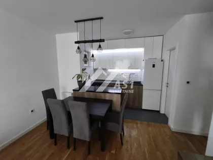 Zlatarićeva | 4zida.rs