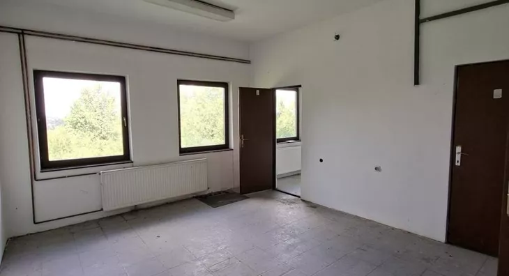 Poslovna zgrada | 4zida