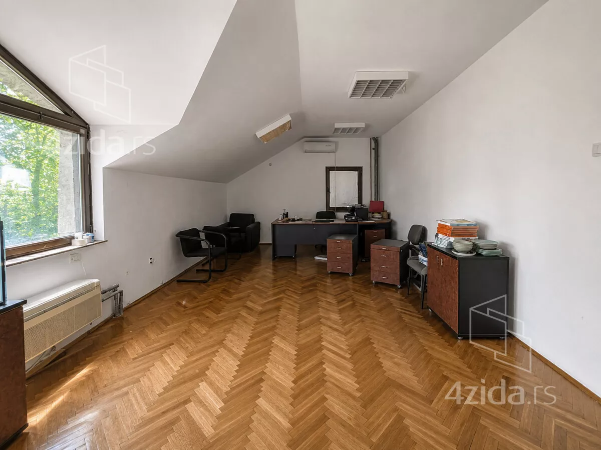 Poslovna zgrada | 4zida