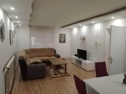 Lazara Komarčića 18 | 4zida.rs