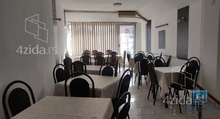 Poslovna zgrada | 4zida