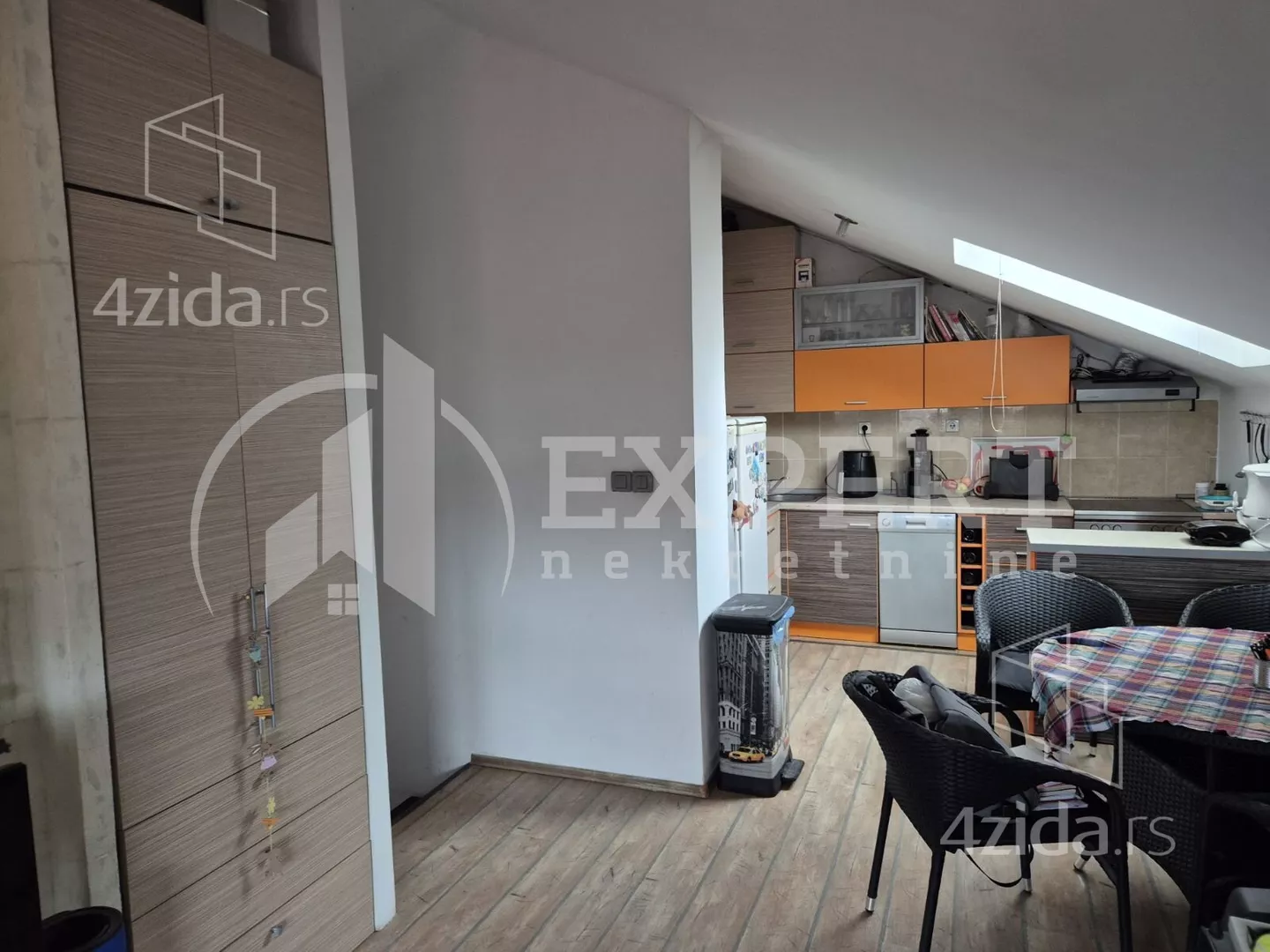 Troiposoban stan | 4zida