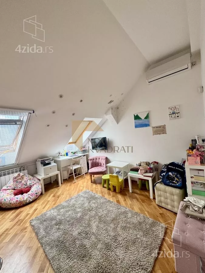 Petosoban stan | 4zida