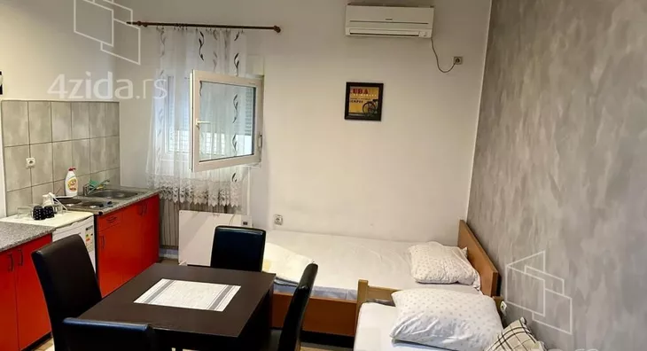 Poslovna zgrada | 4zida