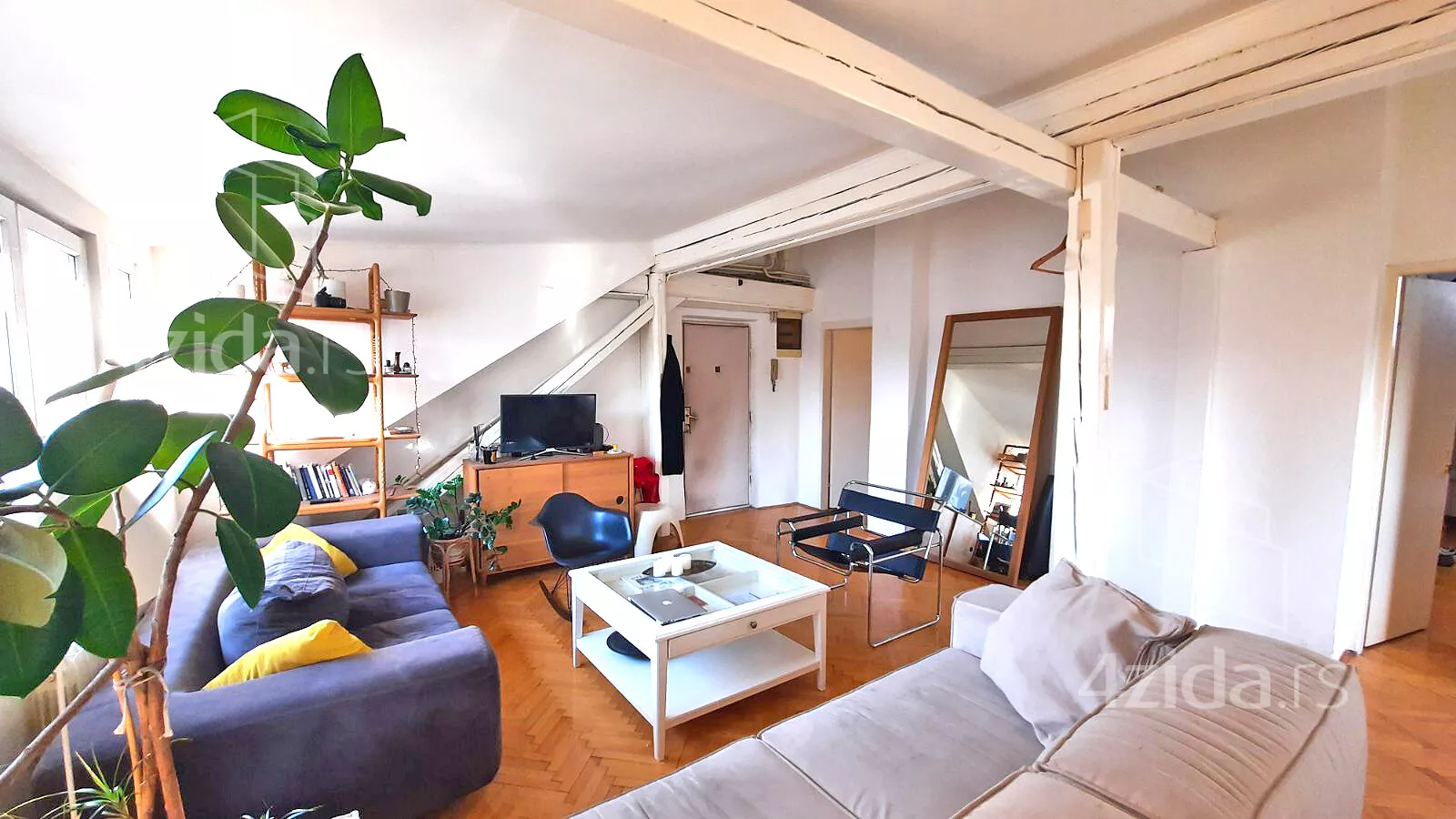 Troiposoban stan | 4zida