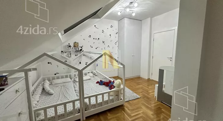 Četvoroiposoban stan | 4zida