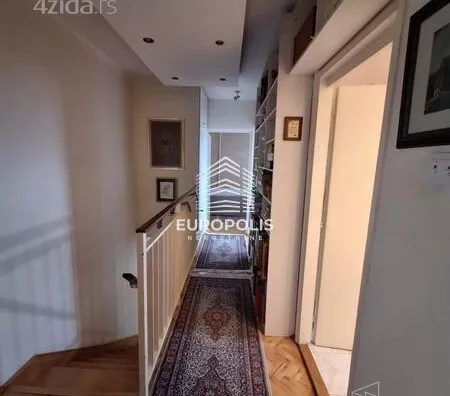 Četvoroiposoban stan | 4zida
