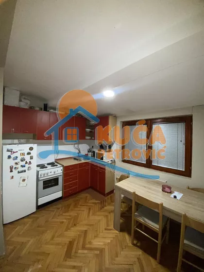 Nade Tomić | 4zida.rs