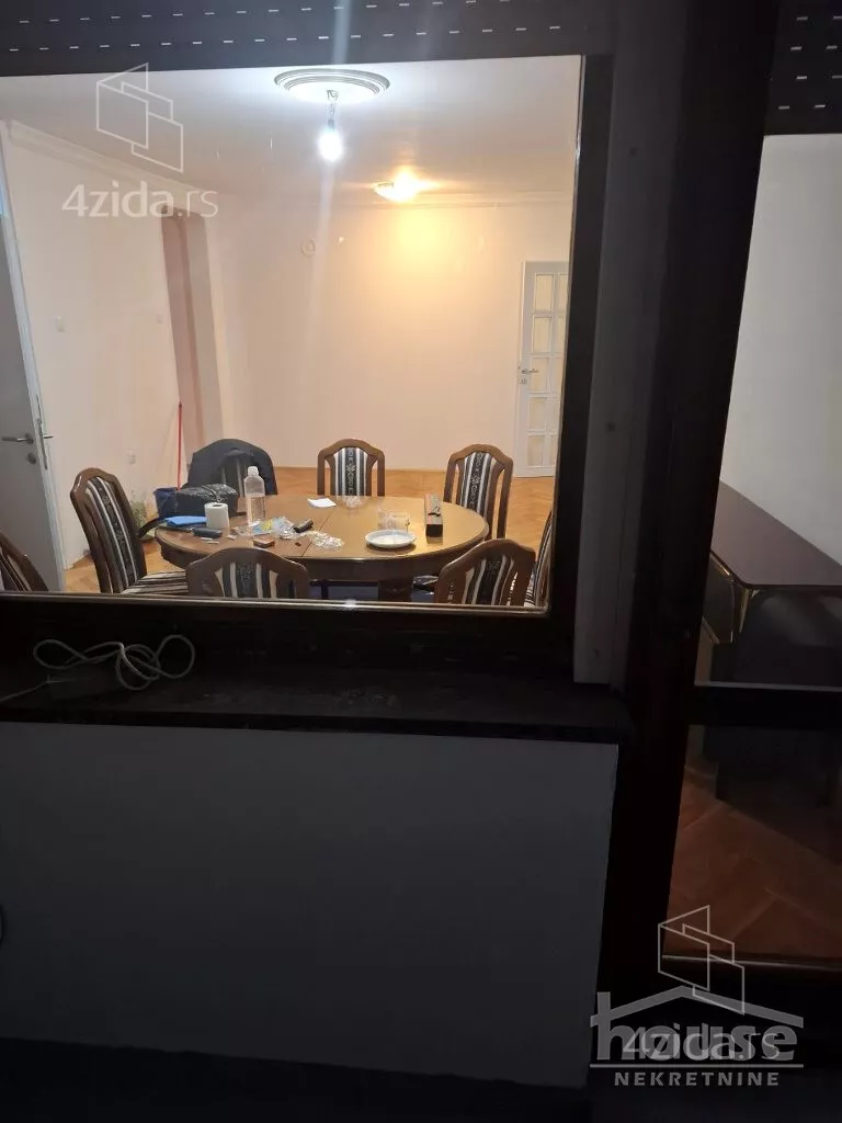 Četvoroiposoban stan | 4zida