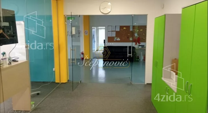 Poslovna zgrada | 4zida