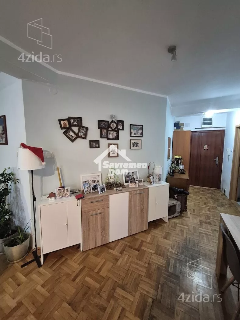 Šestosoban stan | 4zida