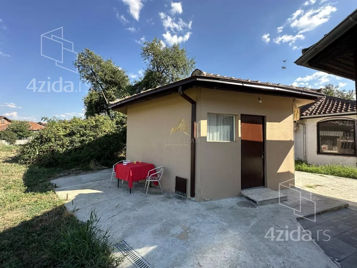 Lokal | 4zida