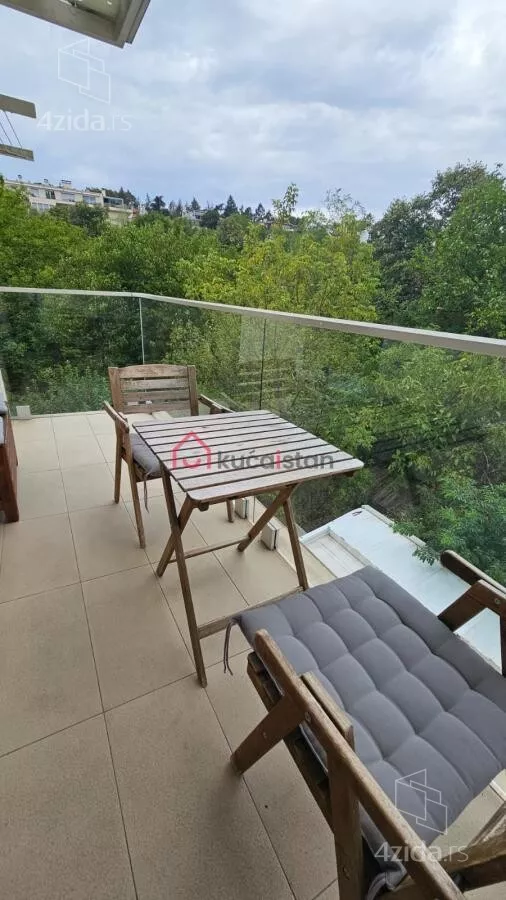 Četvoroiposoban stan | 4zida