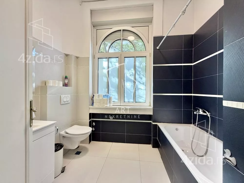 Šestosoban stan | 4zida