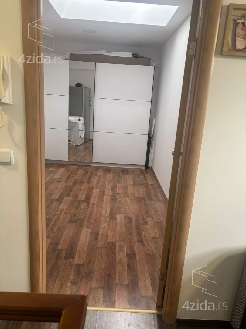 Šestosoban stan | 4zida