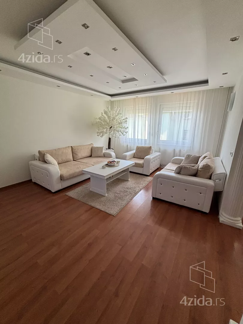 Šestosoban stan | 4zida