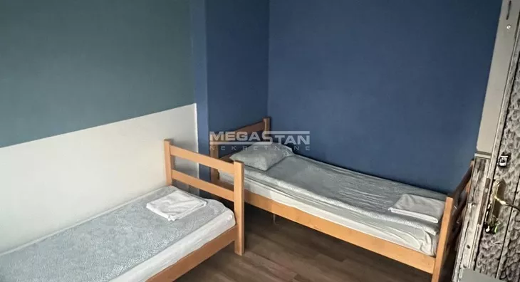 Šestoiposoban stan | 4zida