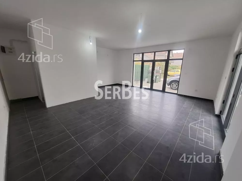 Poslovna zgrada | 4zida