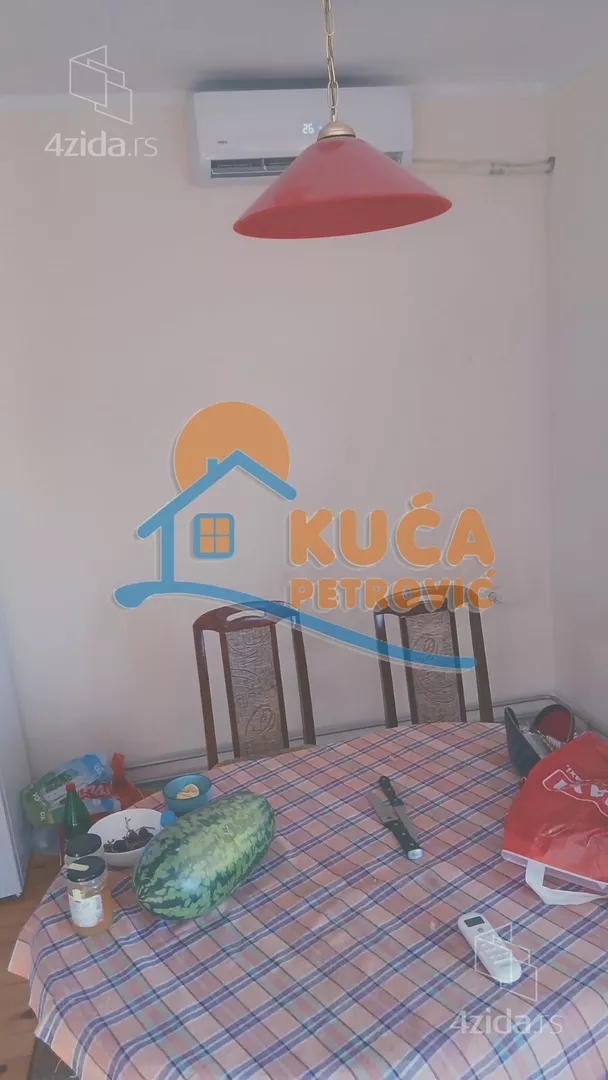 Lokal | 4zida