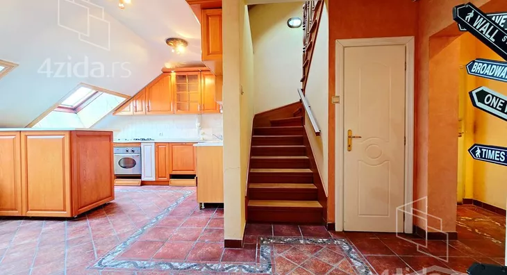 Petosoban stan | 4zida