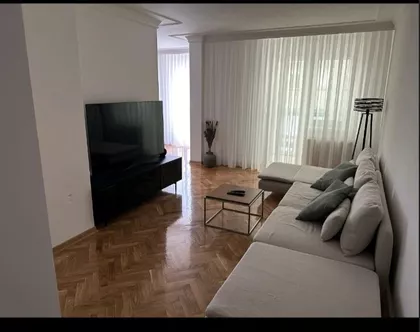 Lasla Gala | 4zida.rs