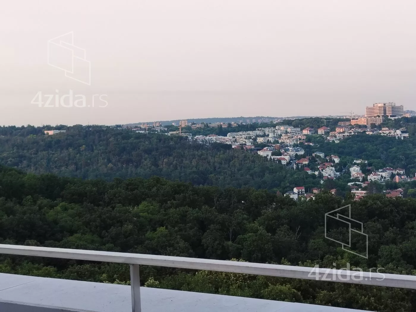 Četvoroiposoban stan | 4zida