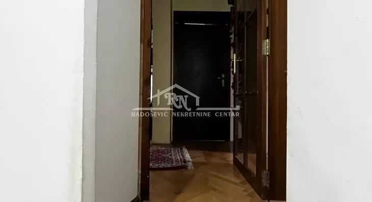 Šestosoban stan | 4zida