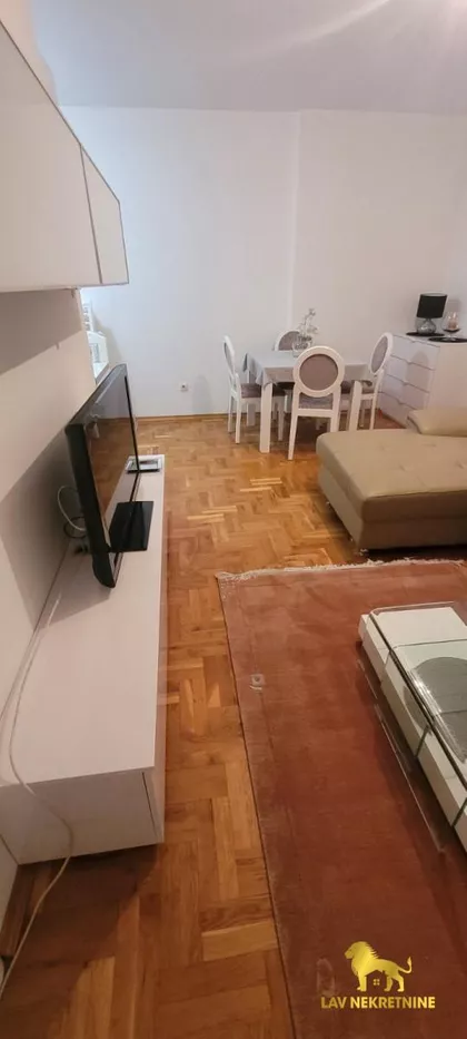 DEVET JUGOVIĆA | 4zida.rs