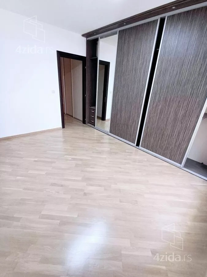 Četvoroiposoban stan | 4zida