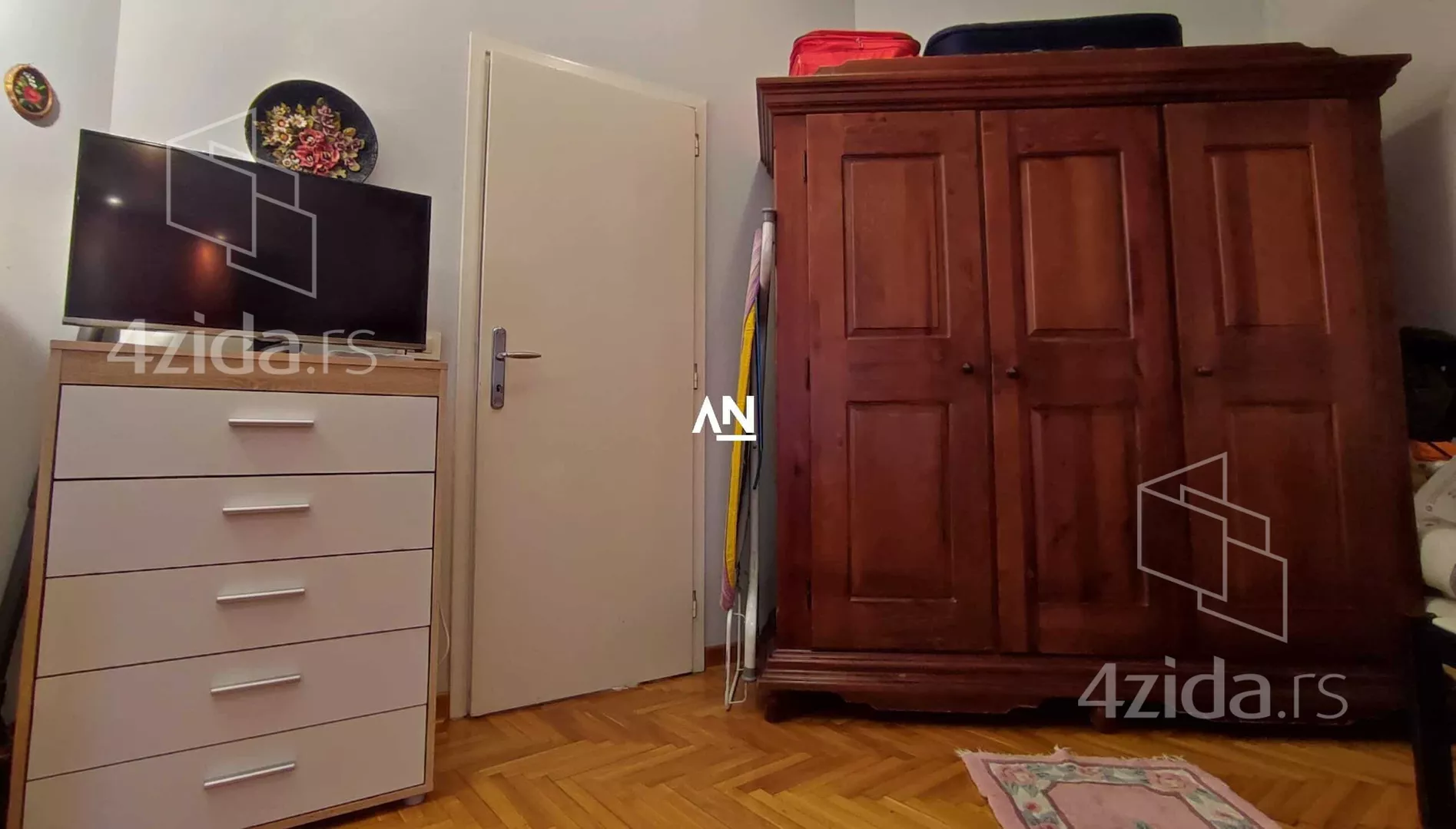 Petosoban stan | 4zida