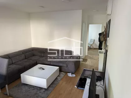 Julino Brdo | 4zida.rs