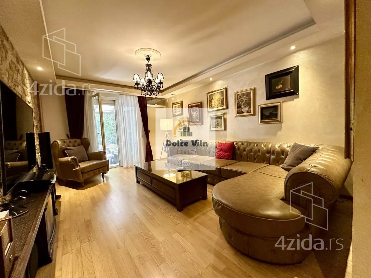 Šestosoban stan | 4zida