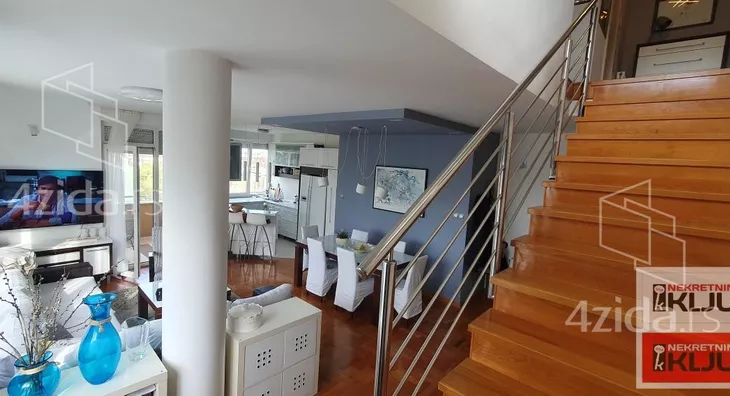 Šestosoban stan | 4zida