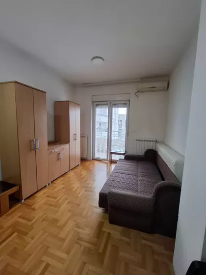 Trg Kosturnica | 4zida.rs