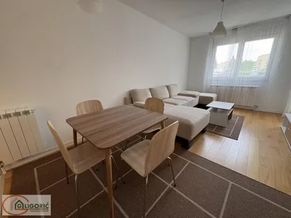 Vukov Spomenik | 4zida.rs