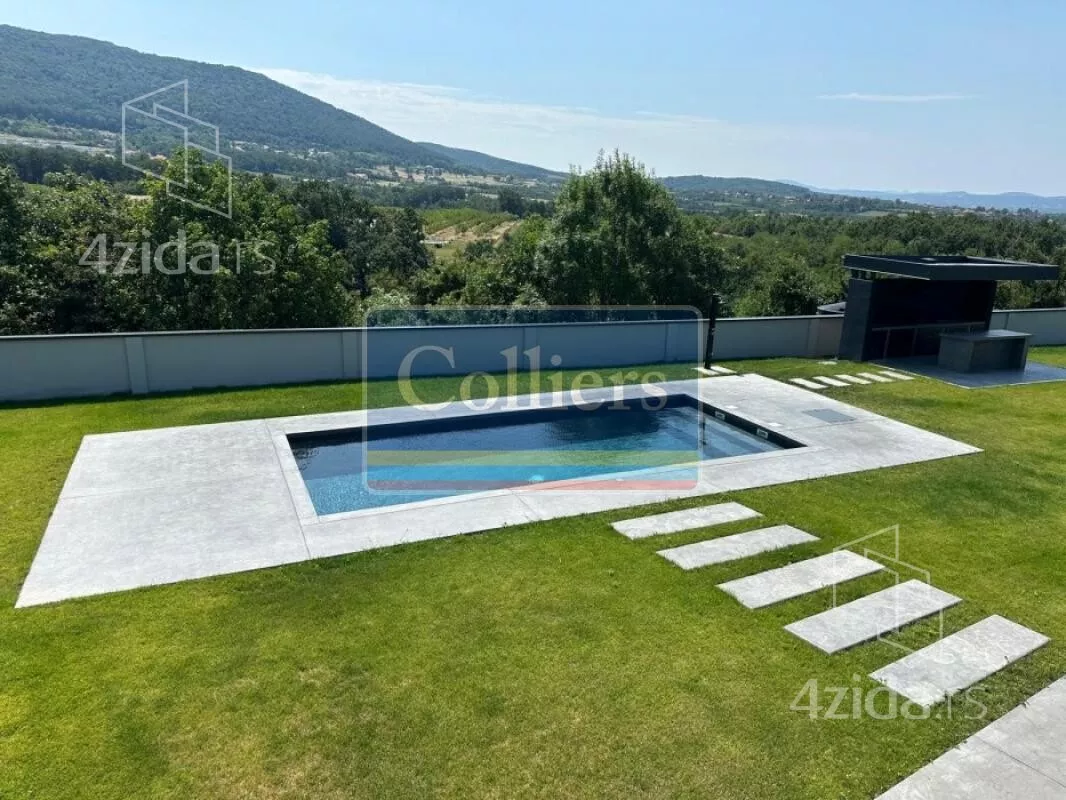 Sedmosoban stan | 4zida