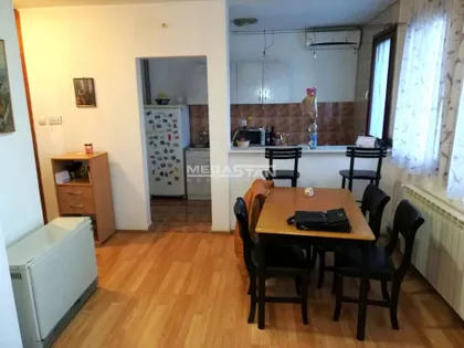 Milana Uzelca | 4zida.rs