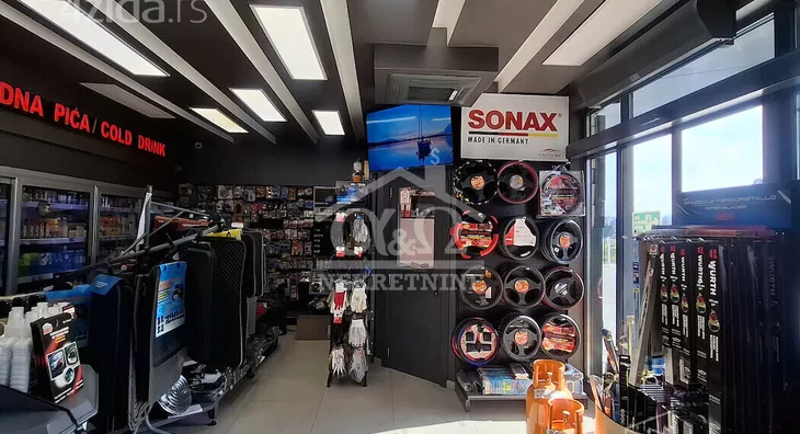 Poslovna zgrada | 4zida