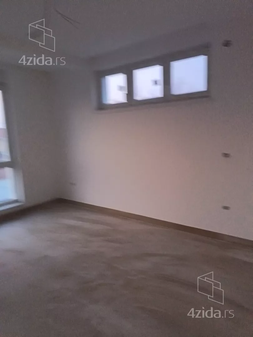 Poslovna zgrada | 4zida