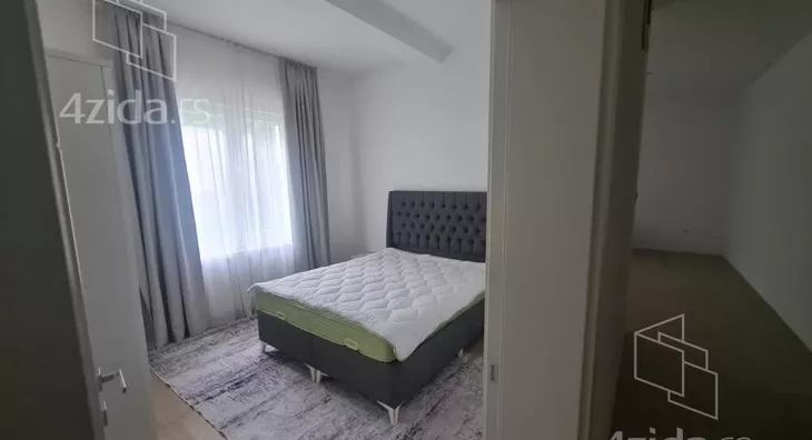 Šestosoban stan | 4zida