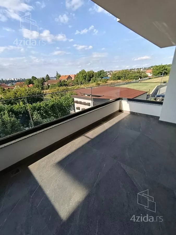 Četvoroiposoban stan | 4zida