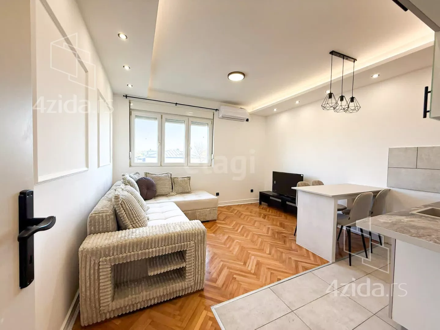 Dvoiposoban stan | 4zida