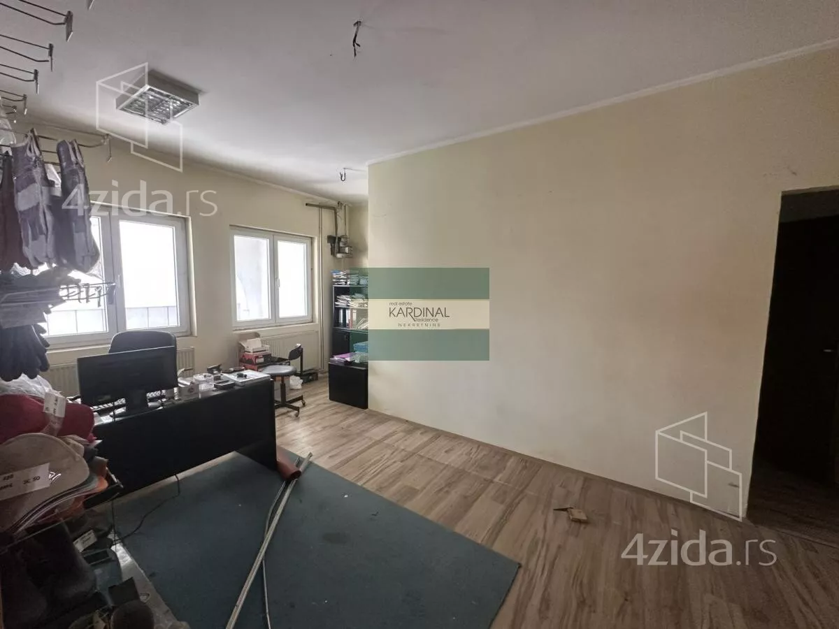 Poslovna zgrada | 4zida