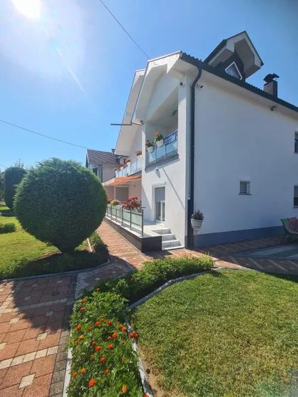 Donja Borina | 4zida.rs