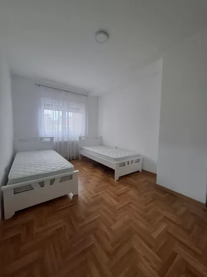 Trg Kosturnica | 4zida.rs