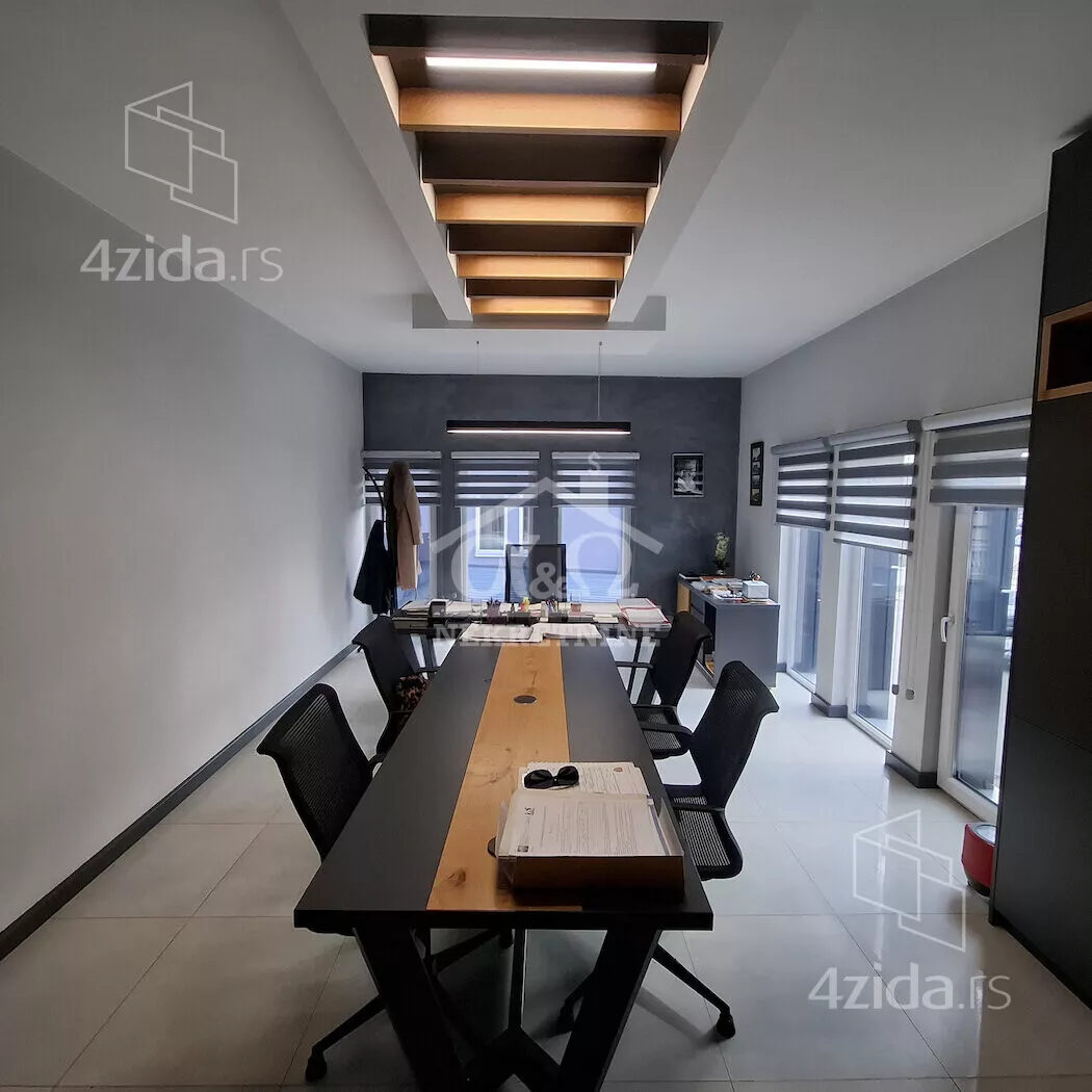 Poslovna zgrada | 4zida