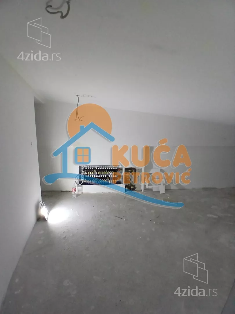 Lokal | 4zida